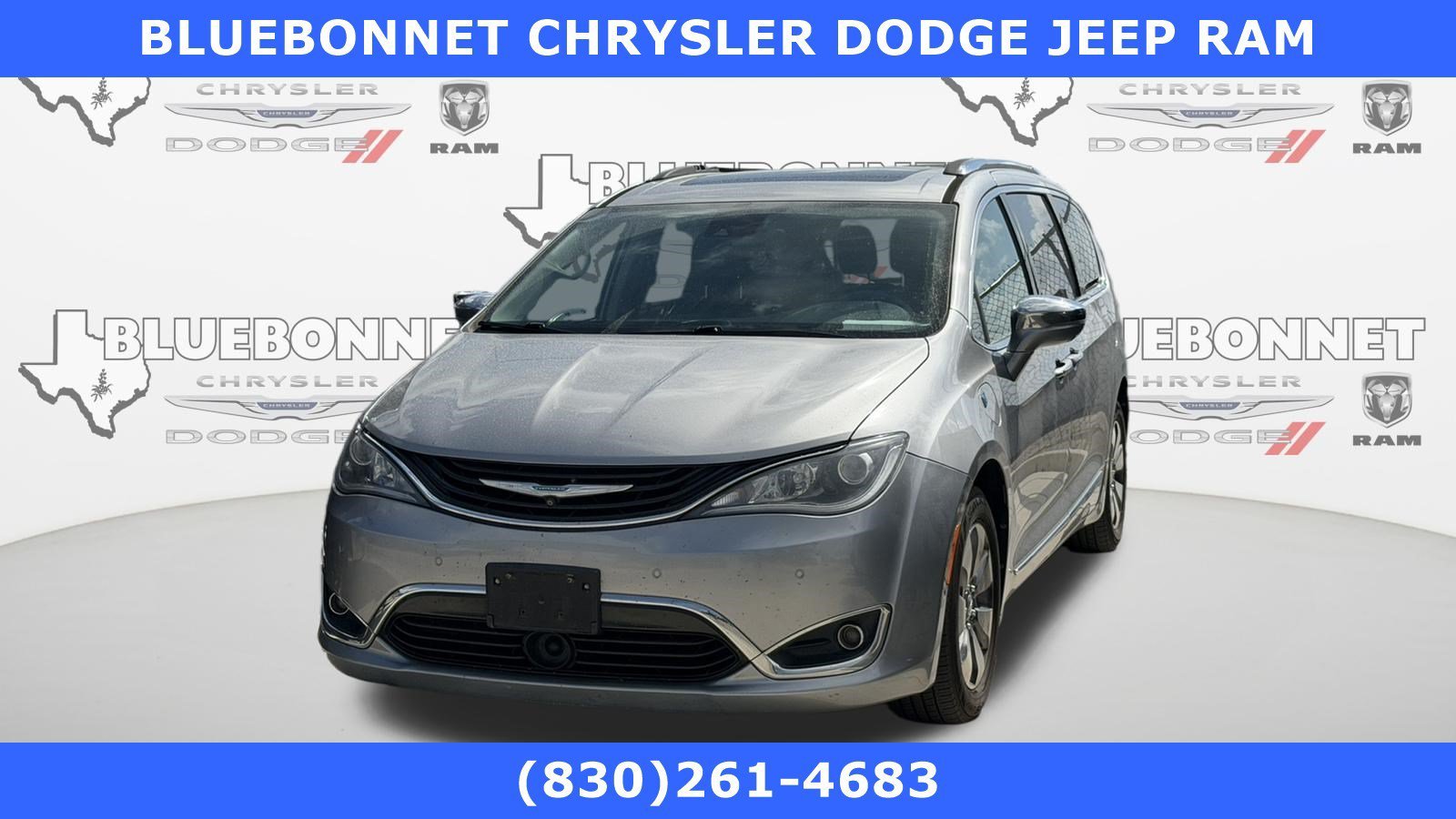 2017 Chrysler Pacifica Hybrid Platinum's photo