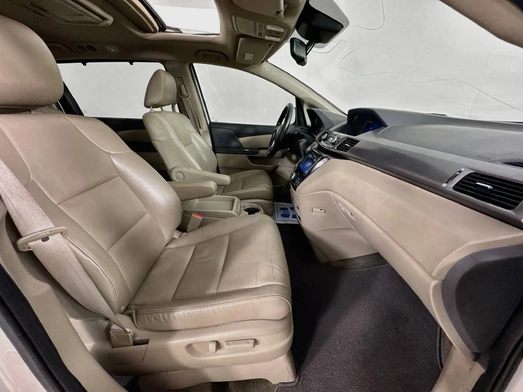 Used 2015 White Honda EX-L image 38