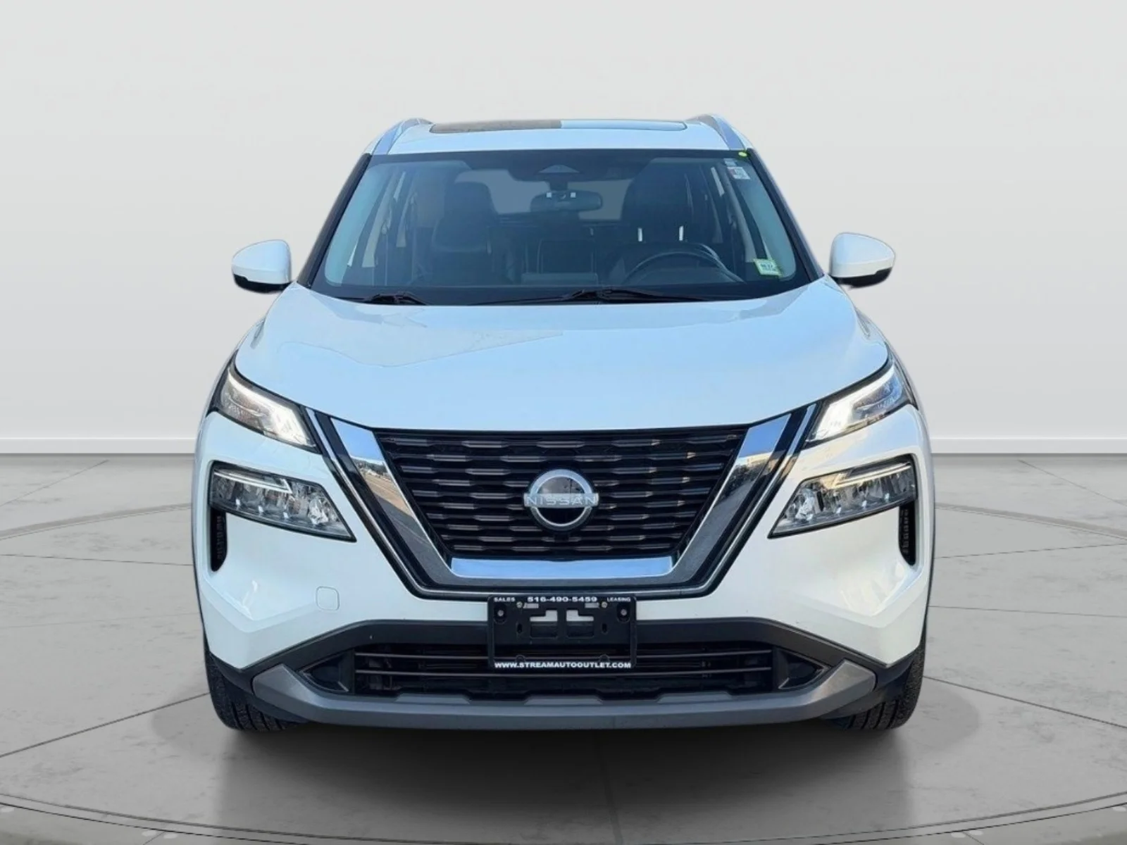Used 2023 White Nissan SV image 2
