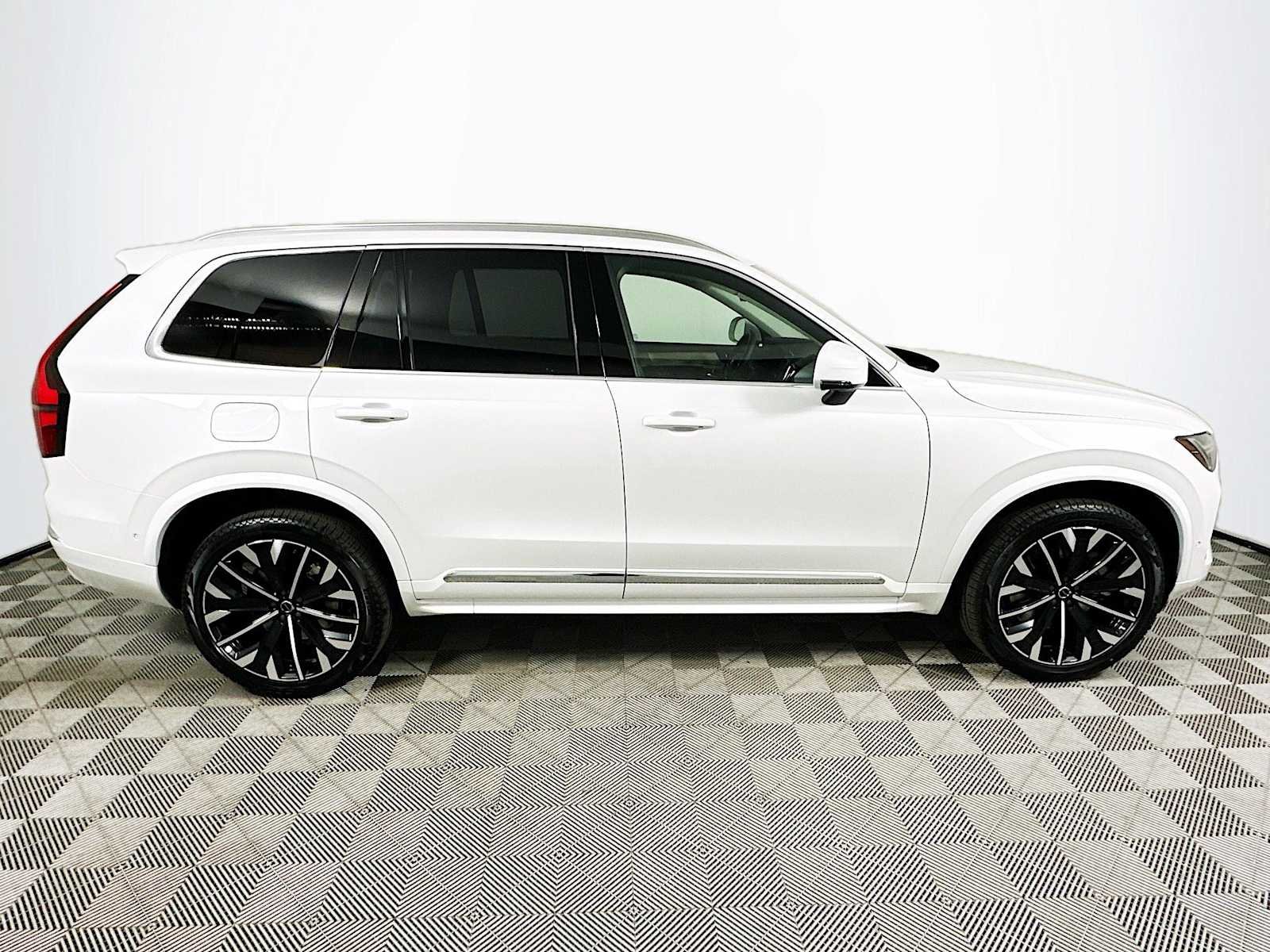 2025 Volvo XC90 Plus - Photo 8
