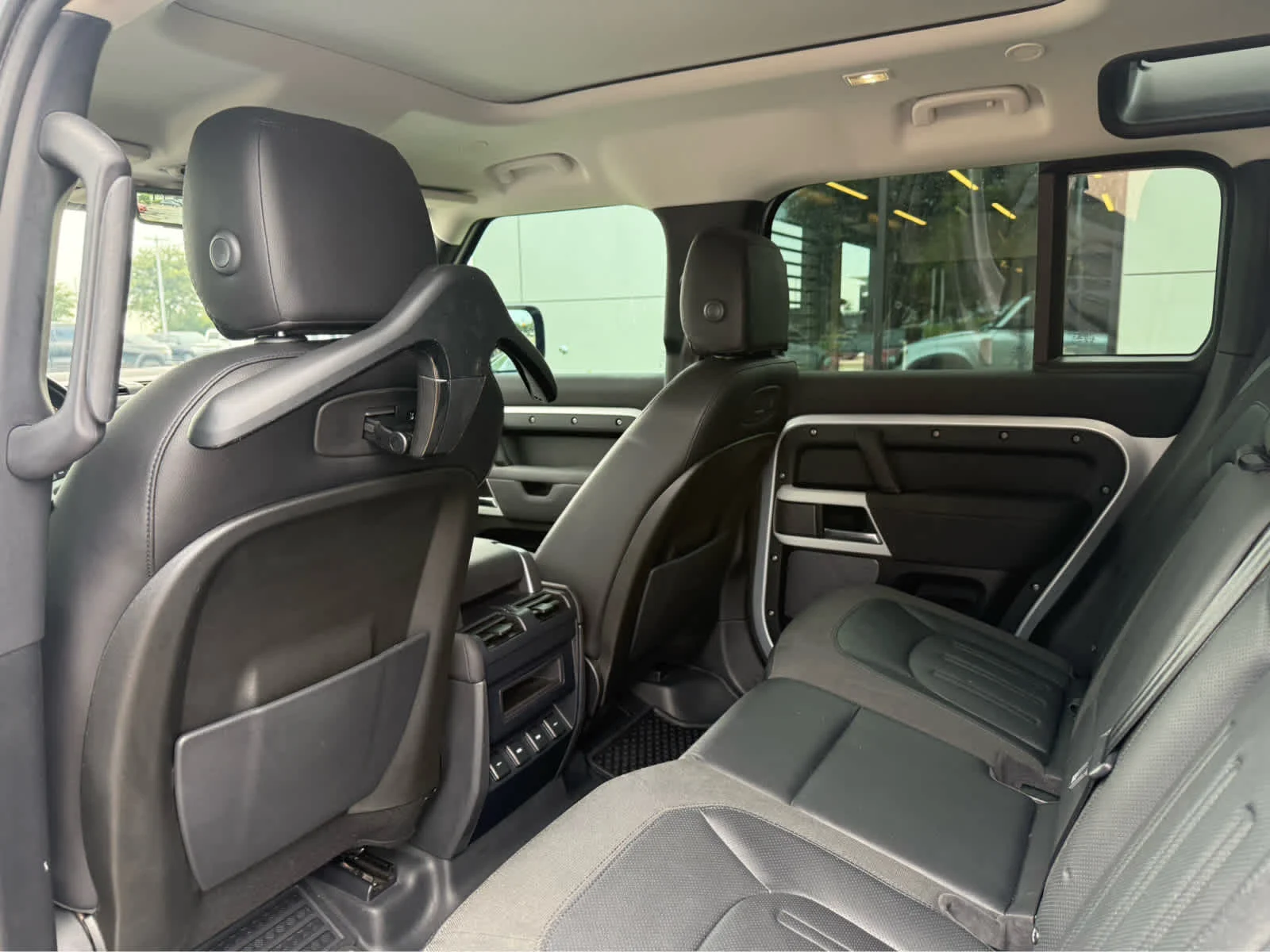 Used 2020  Land Rover First Edition image 12