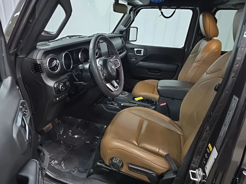 Used 2023 Crystal Metallic Jeep Sahara 4xe image 28