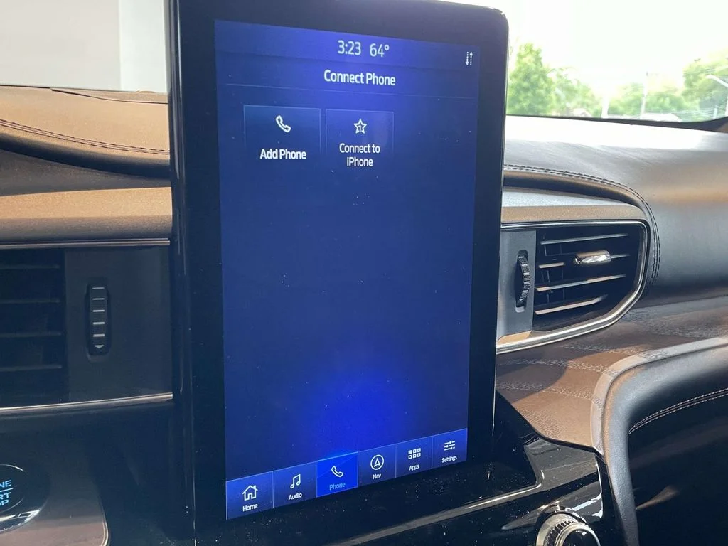 Used 2021 Silver Metallic Ford Platinum image 28