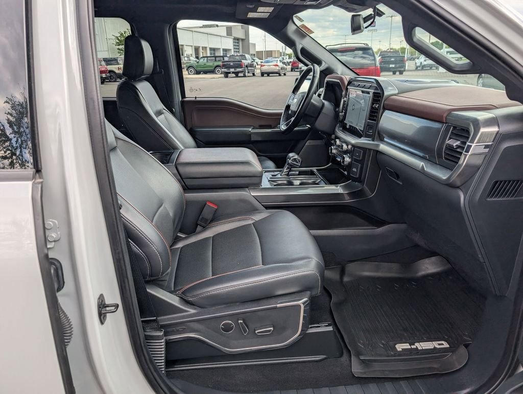 Used 2023  Ford Lariat image 21