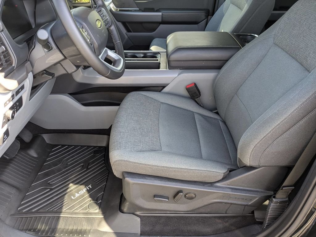 Used 2024 Black Ford XLT image 18