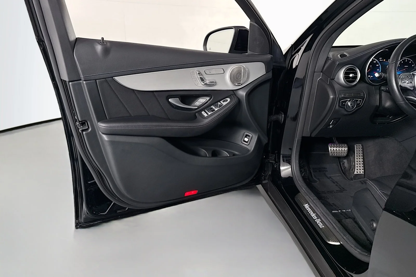 Used 2023 Black Mercedes-Benz 300 image 21