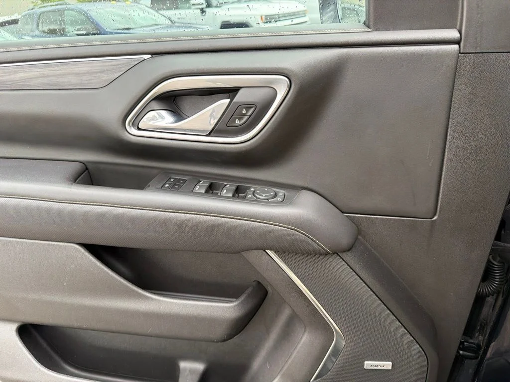 Used 2021 Black GMC SLT image 17