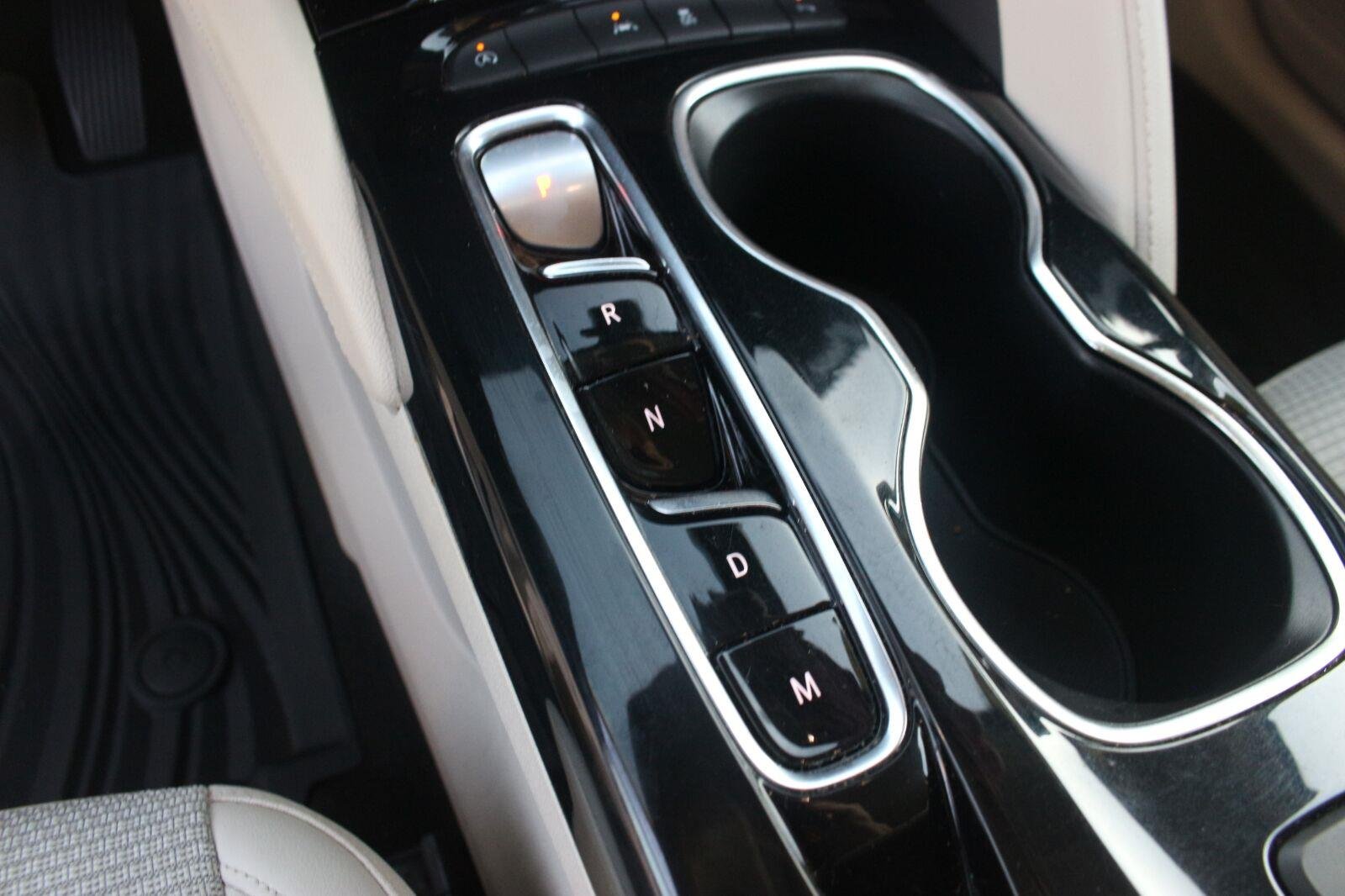 Used 2022 SUMMIT WHITE Buick Preferred image 22