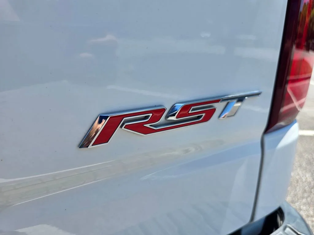 Used 2022 Summit White Chevrolet RST image 34