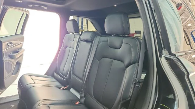 New 2026 Diamond Black Crystal Pearlcoat Jeep  image 20