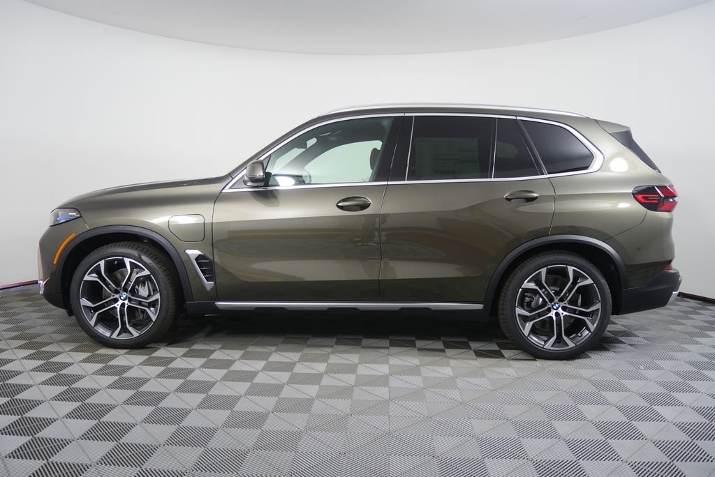 New 2026 Manhattan Green Metallic BMW xDrive50e image 6