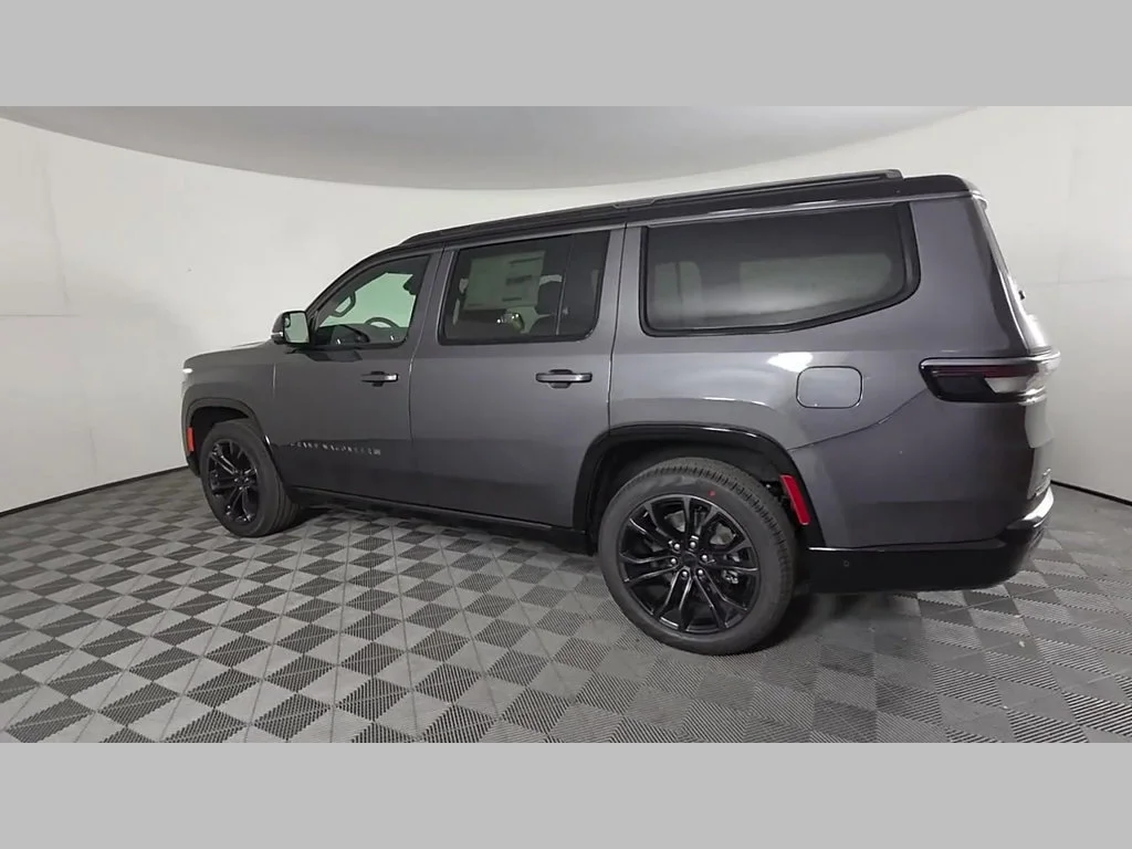 New 2026 Baltic-Gray Metallic Clear-Coat Exterior Paint Jeep Summit Obsidian image 40