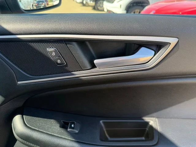 Used 2022 Black Ford SEL image 50