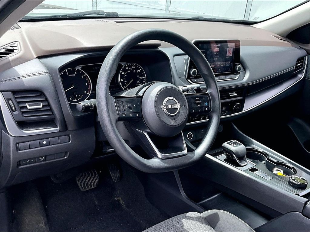 Used 2023 Gun Metallic Nissan SV image 8