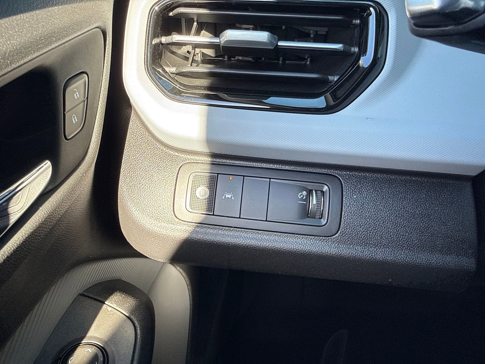 New 2027 Summit White Chevrolet LT image 34
