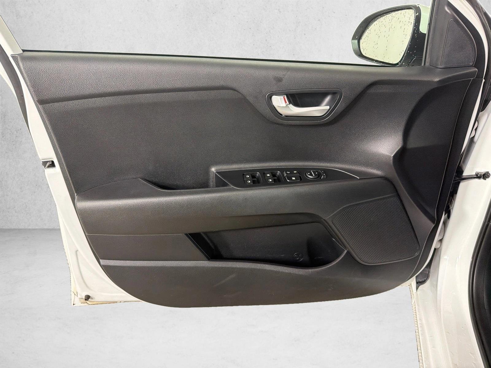 Used 2022 Clear White Kia S image 10