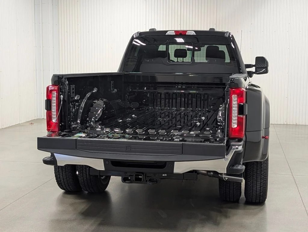 New 2026 Agate Black Metallic Ford F-350® Lariat® image 28