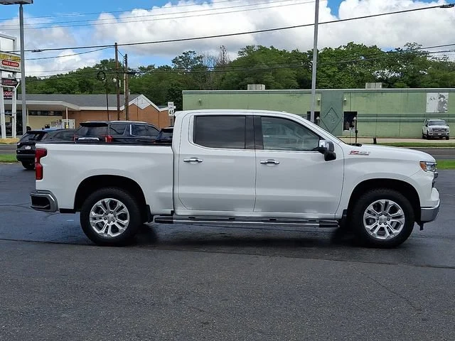 Used 2022 SUMMIT WHITE Chevrolet LTZ image 8