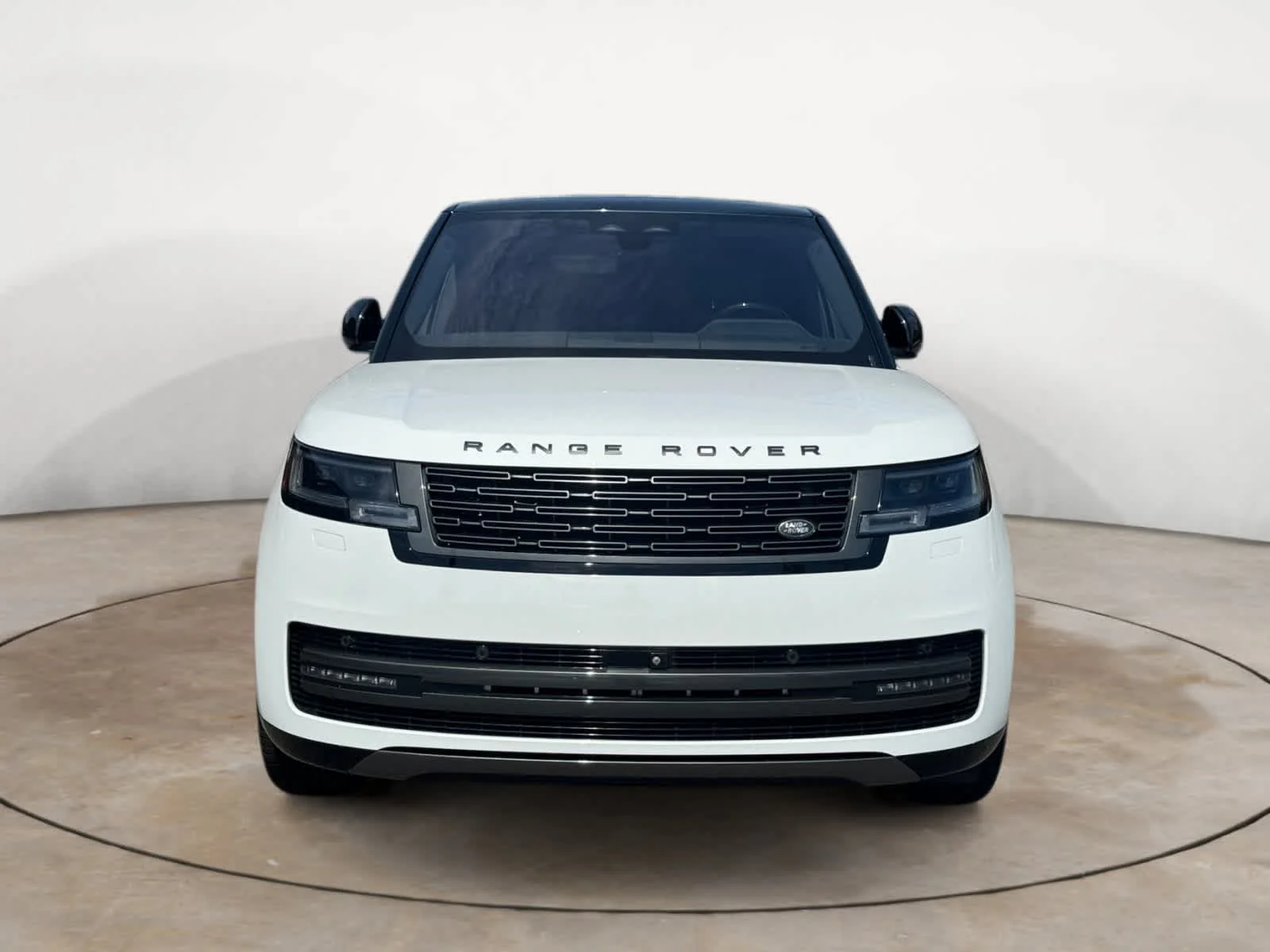Certified Used 2023 Fuji White Land Rover P530 SWB image 8
