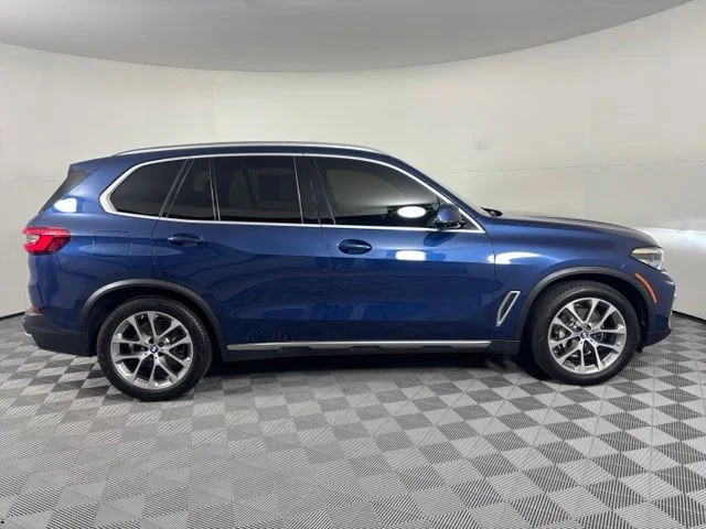 Used 2019 Blue BMW xDrive40i image 8