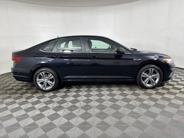Used 2019 Deep Black Pearl Effect Volkswagen R-Line image 2