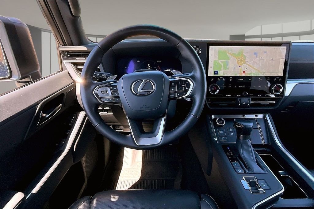 Used 2024 Gray Lexus 550 Luxury+ image 5