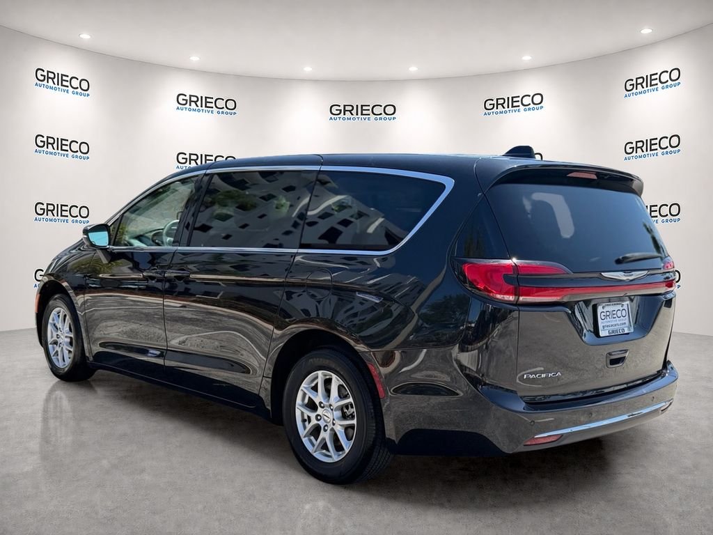 Used 2023 Black Chrysler Touring L image 5