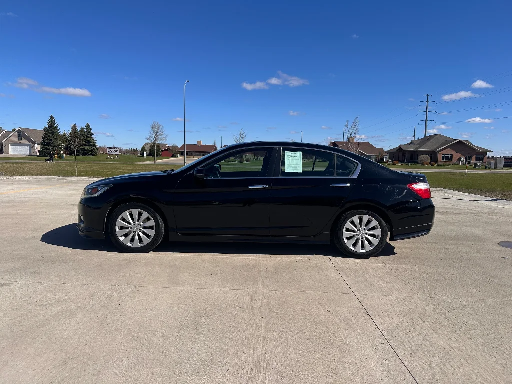Used 2015  Honda EX image 1