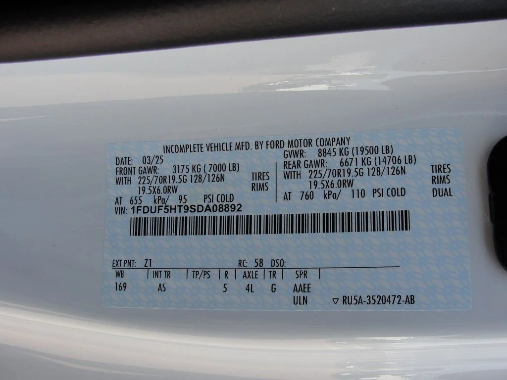 New 2025 Oxford White Ford F-550® XL image 17