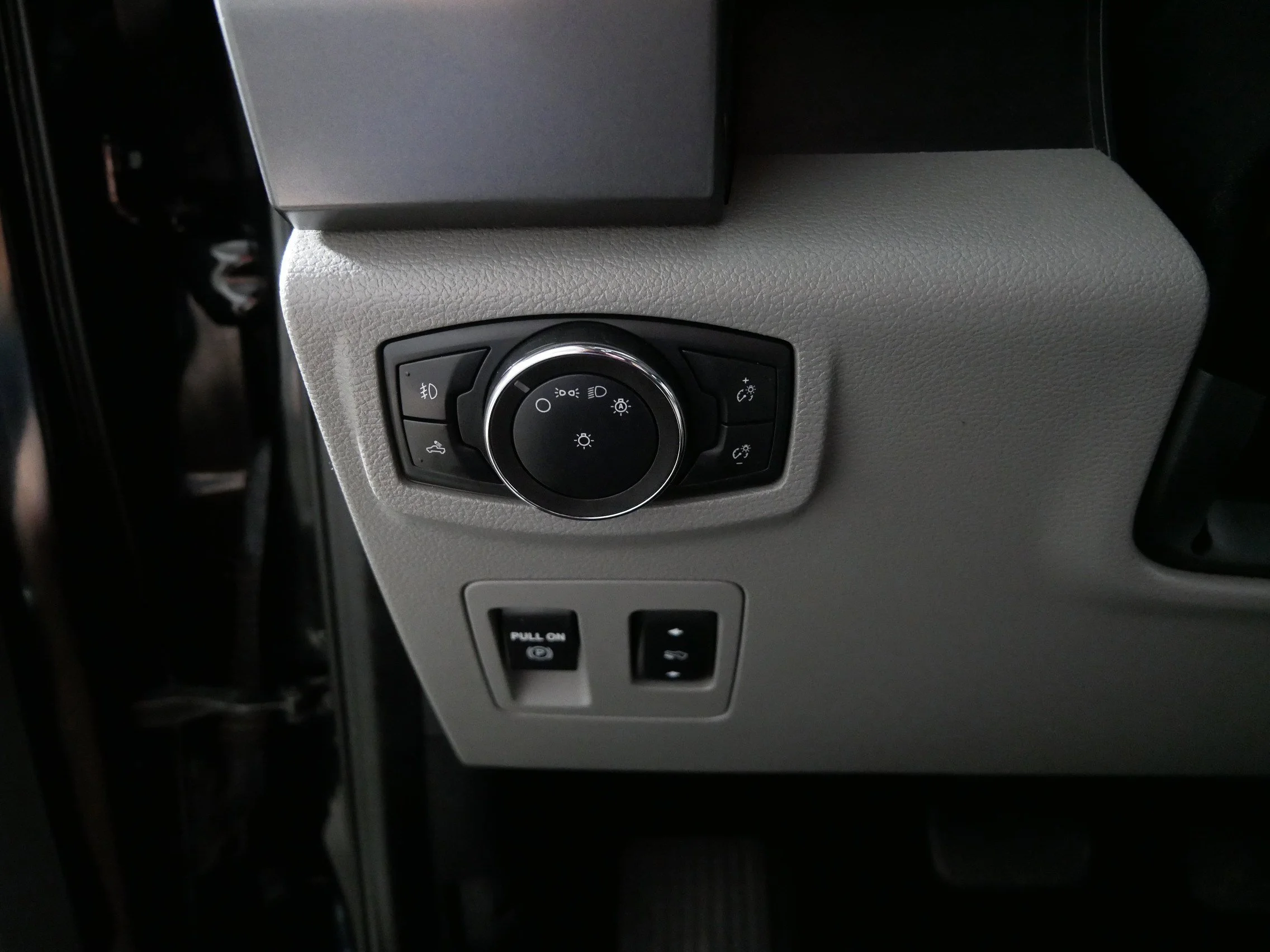Used 2020 Agate Black Metallic Ford XLT image 26