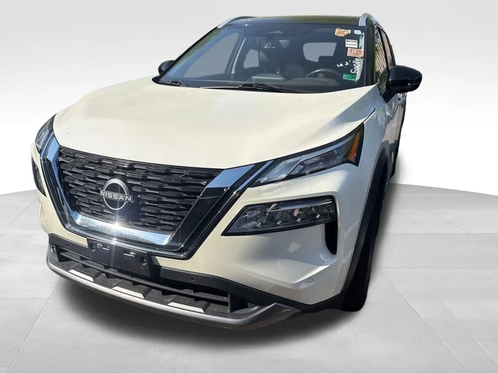Used 2023 White Nissan SL image 2