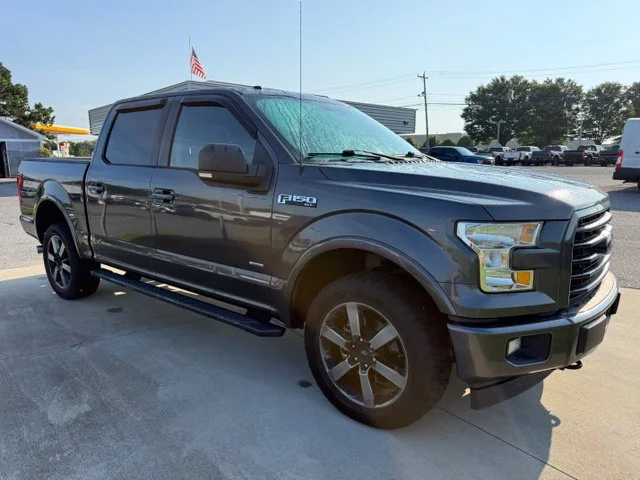Used 2017 Gray Ford XLT image 3
