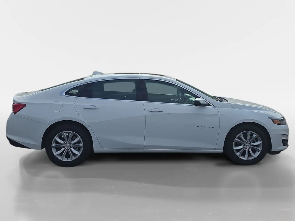 Used 2024 Summit White Chevrolet LT image 9