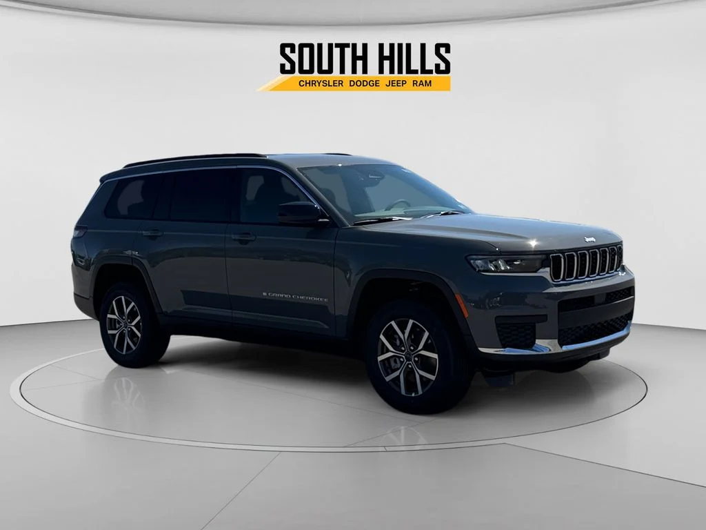 New 2027 Sting-Gray Clearcoat Jeep Laredo image 7