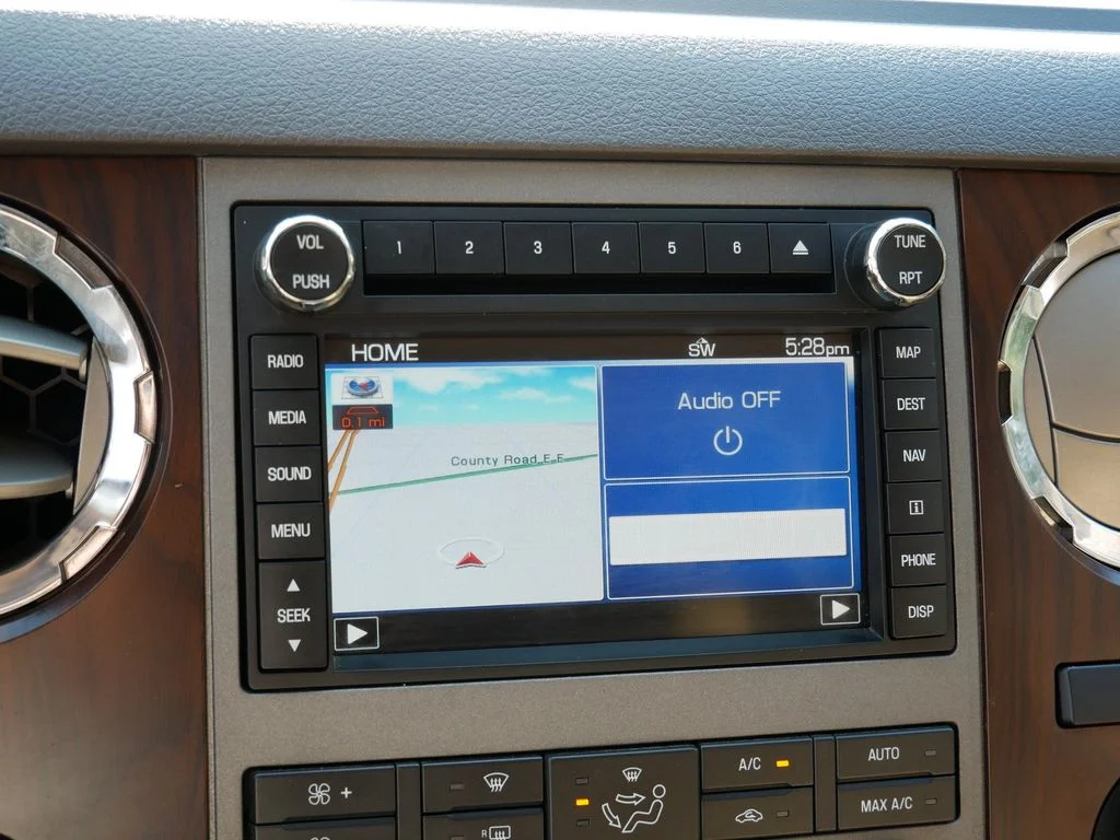 Used 2012 White Ford Lariat image 22