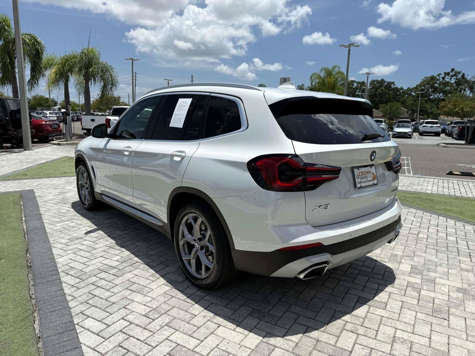 Used 2022 Mineral White Metallic BMW sDrive30i image 4