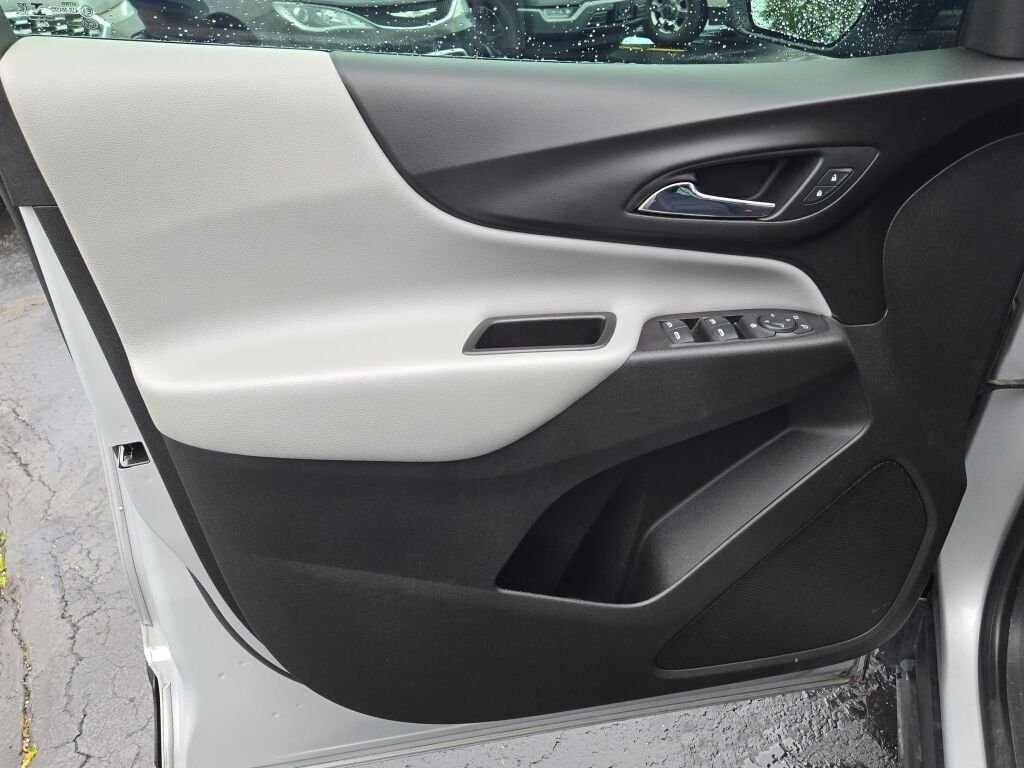 Used 2022 Silver Chevrolet LS image 17