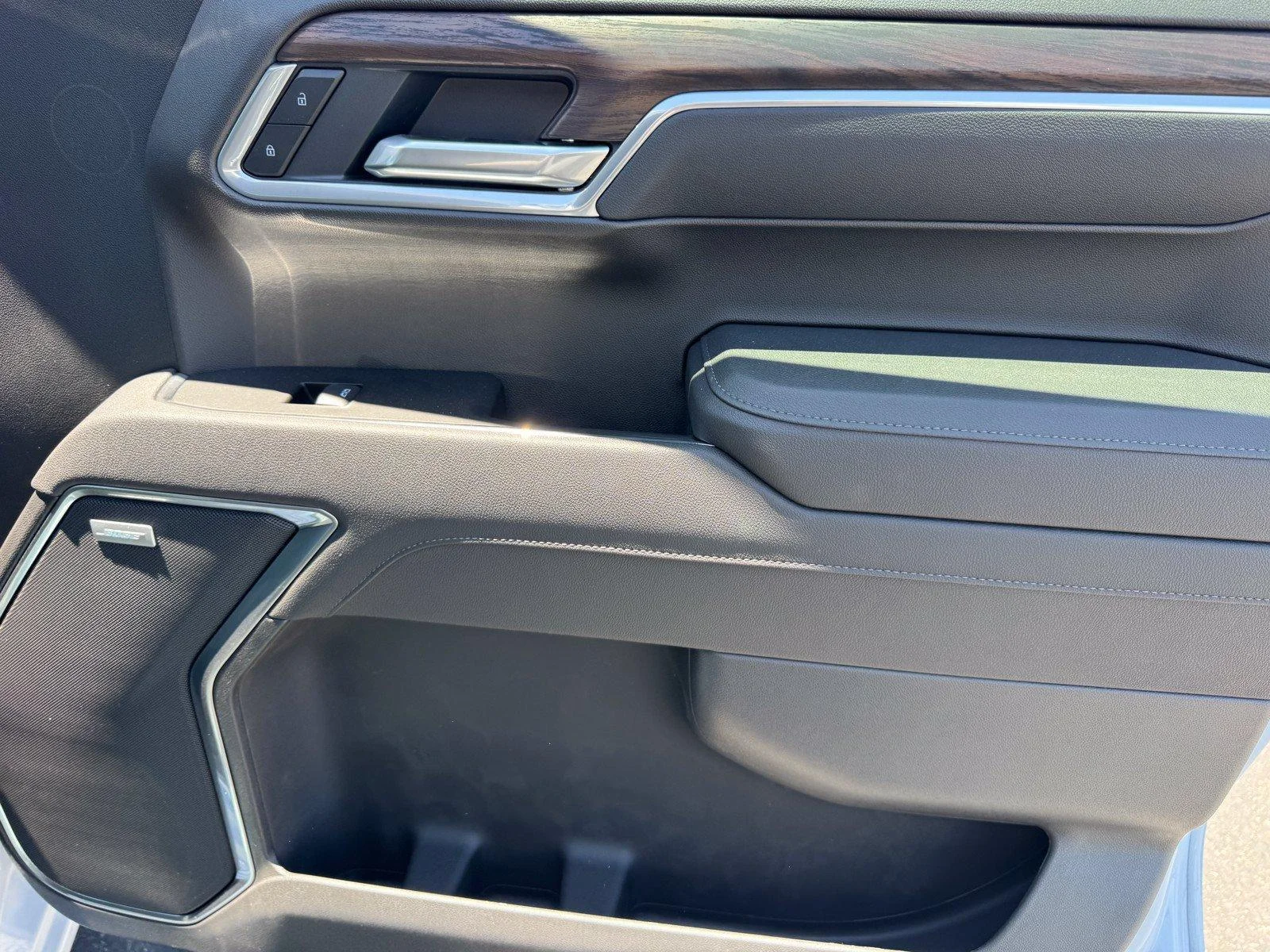 New 2026 Glacier White Tricoat GMC SLT image 9