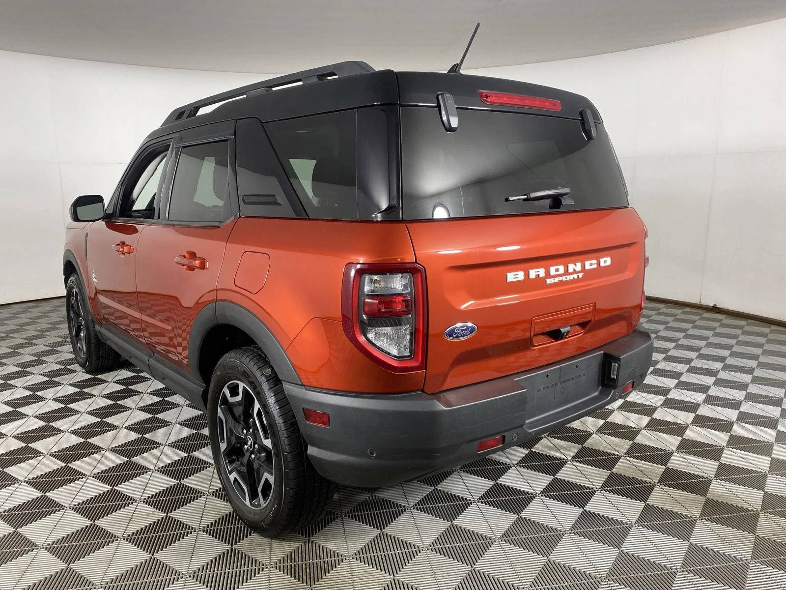 Used 2022 Hot Pepper Red Metallic Tinted Clearcoat Ford Outer Banks image 8