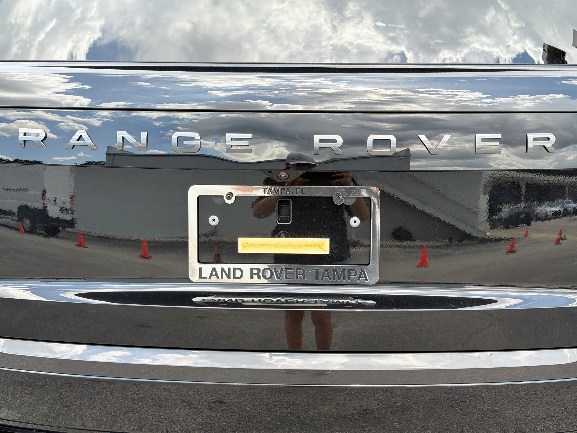 New 2026 Santorini Black Land Rover SE image 11