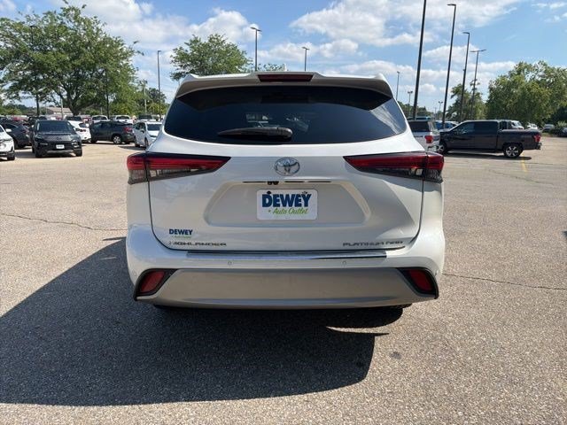 Used 2021 Blizzard Pearl Toyota Platinum image 4