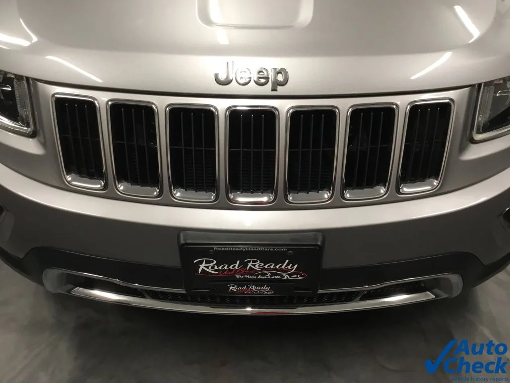 Used 2016 Silver Jeep Limited image 19