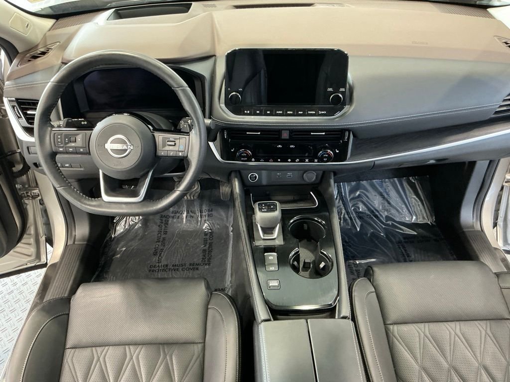 Used 2023 Gold Nissan Platinum image 14
