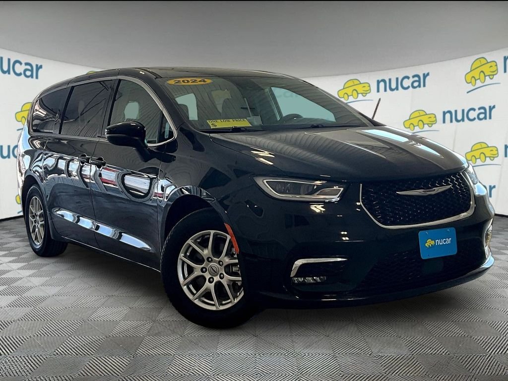 Used 2023 Black Chrysler Touring L image 1