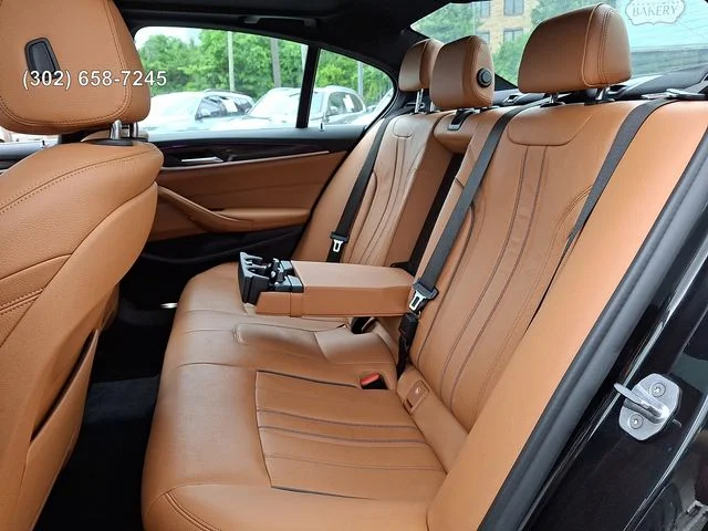 Used 2019 Black Sapphire Metallic BMW 530e xDrive iPerformance image 9