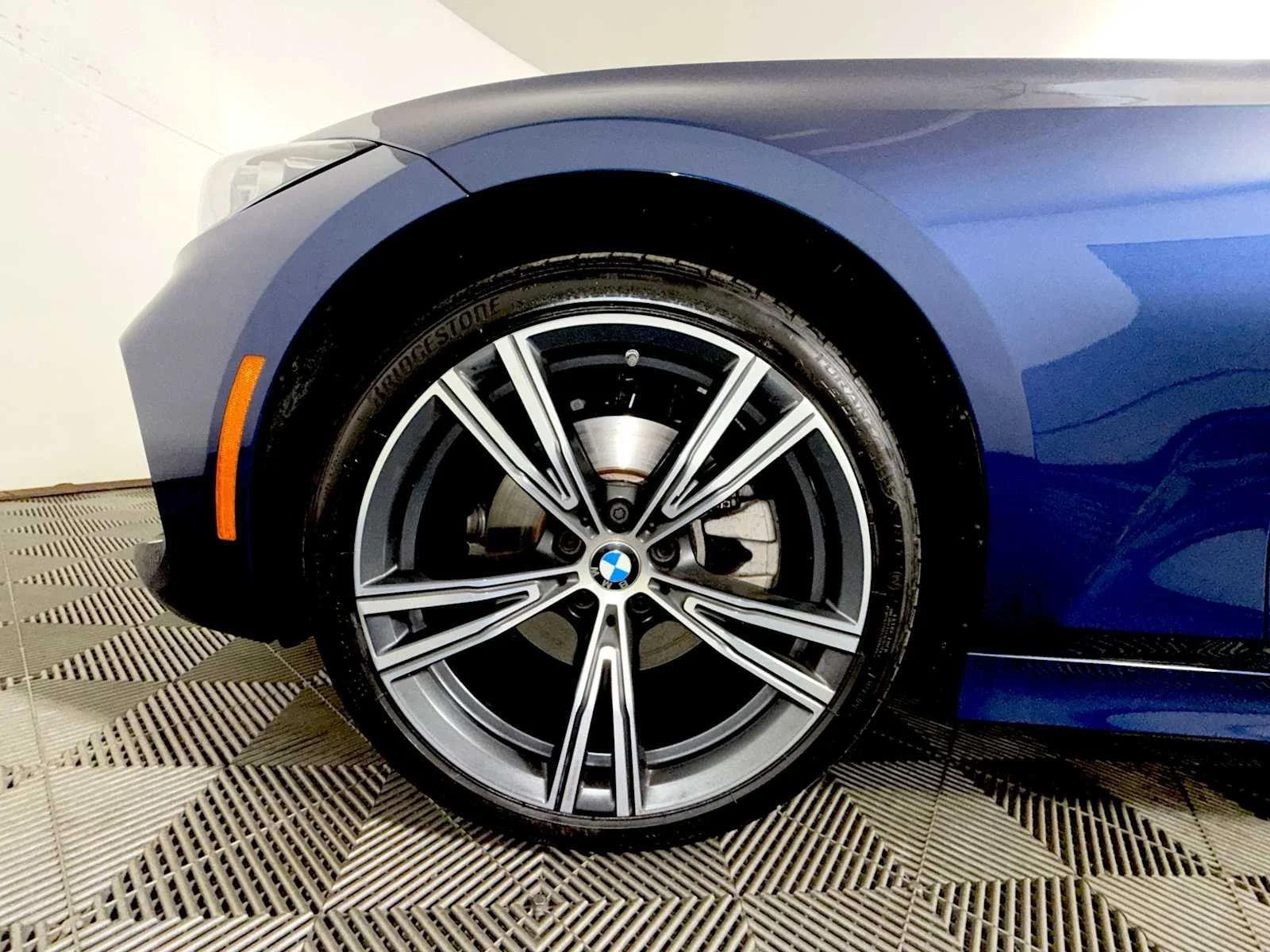2024 BMW 3 Series 330i - Photo 8
