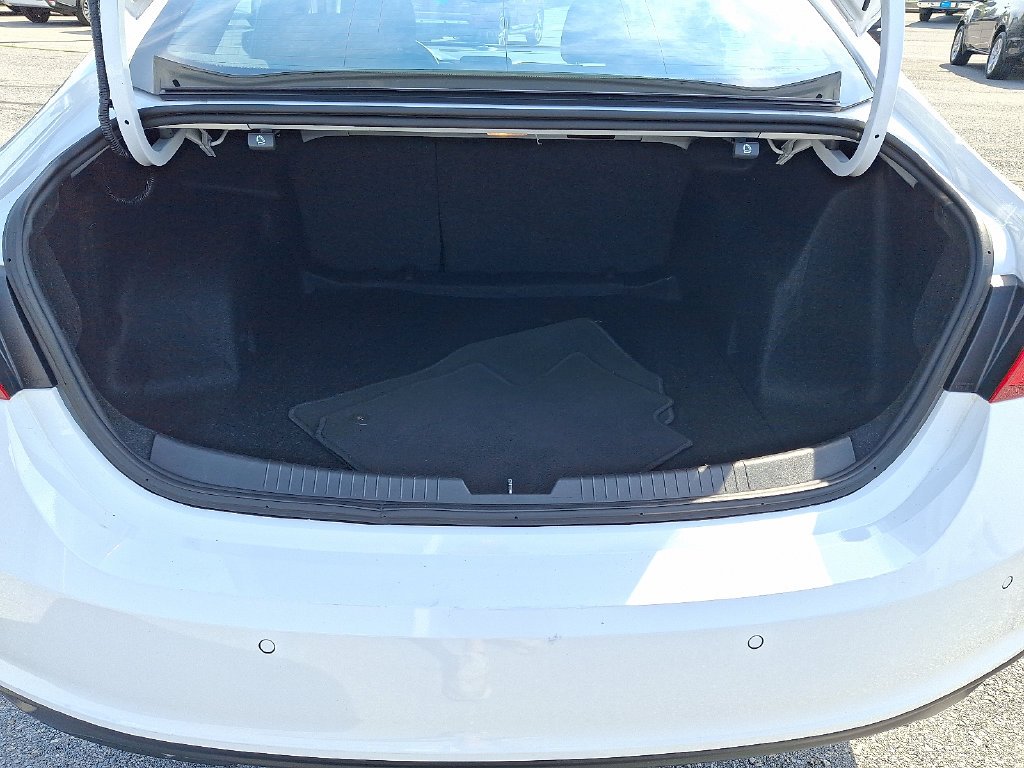 Used 2024 White Chevrolet LT image 28