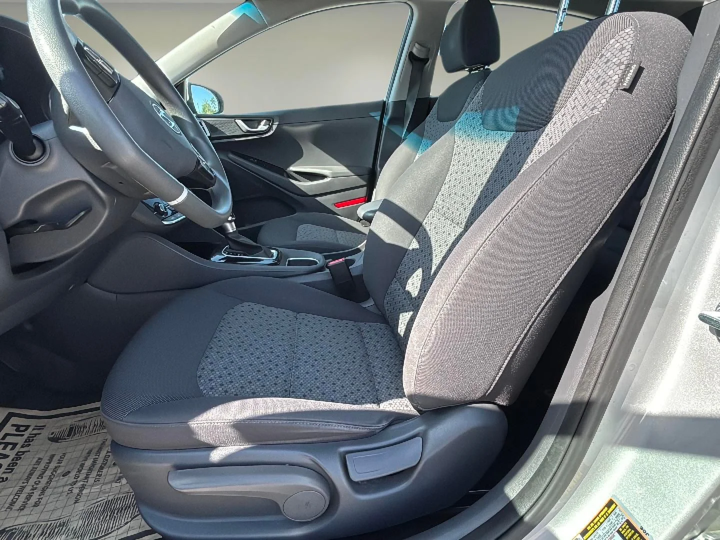 Used 2018 Silver Hyundai Blue image 14