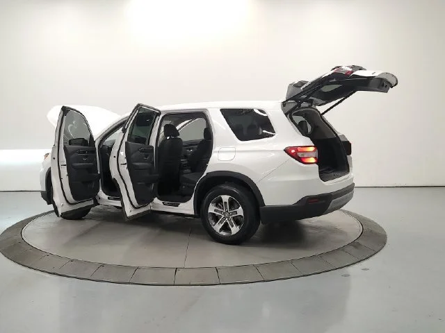 Used 2025 White Honda EX-L image 12