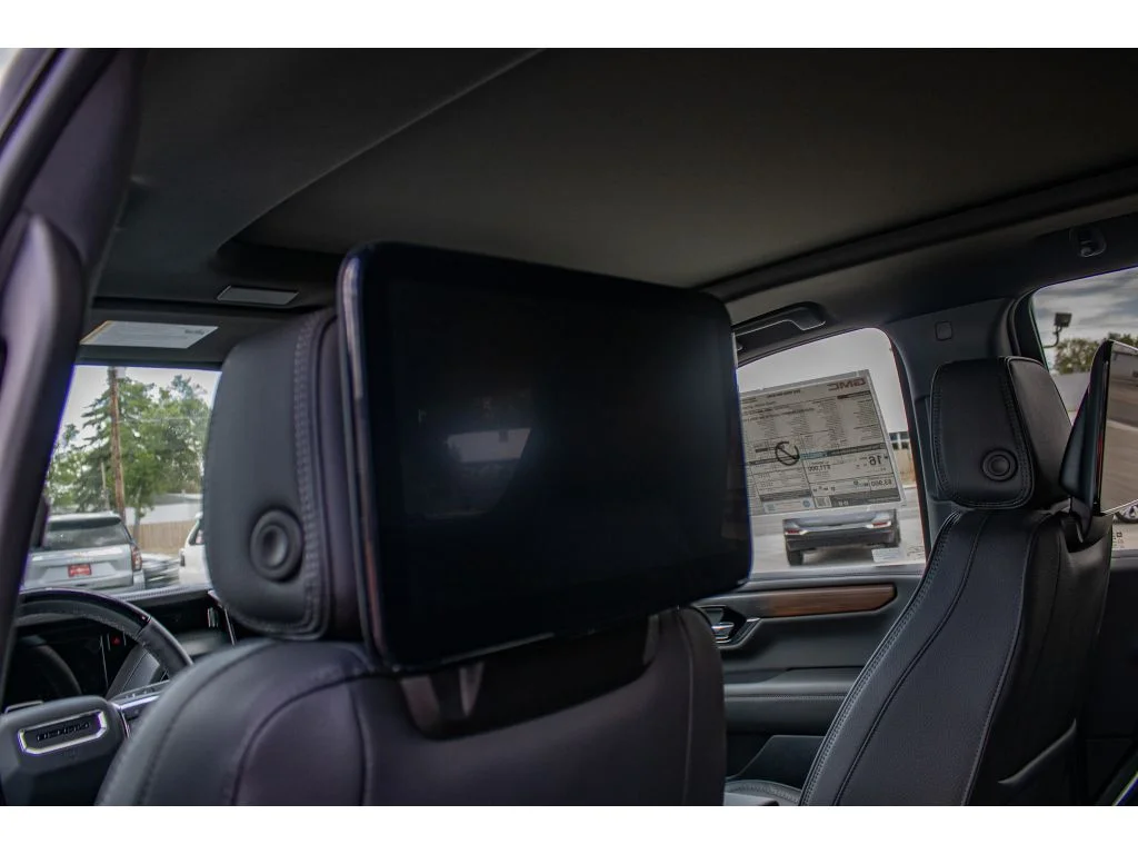 2026 GMC Yukon Denali - Photo 24